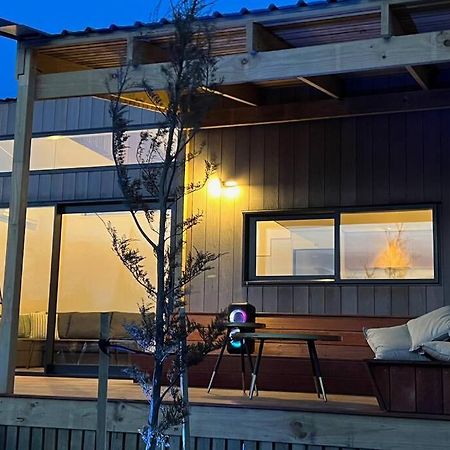 Alpine Chalet - Views, Fire-Pit, Central, Cosy Уанака Екстериор снимка