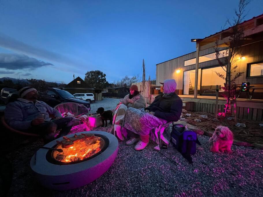 Alpine Chalet - Views, Fire-Pit, Central, Cosy Уанака Екстериор снимка
