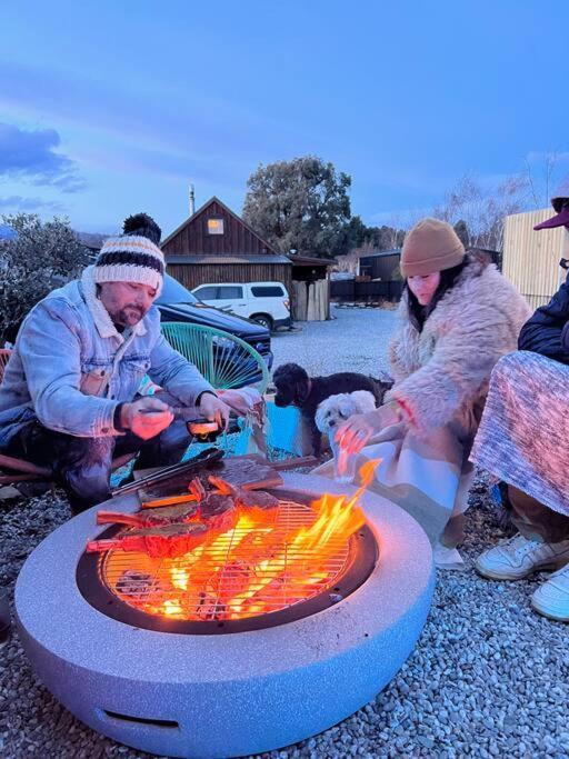 Alpine Chalet - Views, Fire-Pit, Central, Cosy Уанака Екстериор снимка