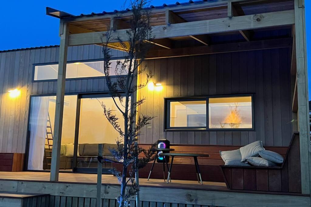 Alpine Chalet - Views, Fire-Pit, Central, Cosy Уанака Екстериор снимка
